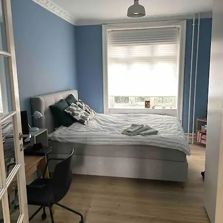 2 Room, 1 Bed Apartment, Balcony & Close To Metro アパート *