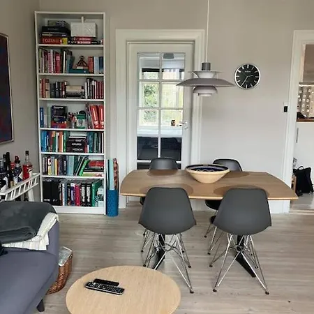 2 Room, 1 Bed Apartment, Balcony & Close To Metro *
